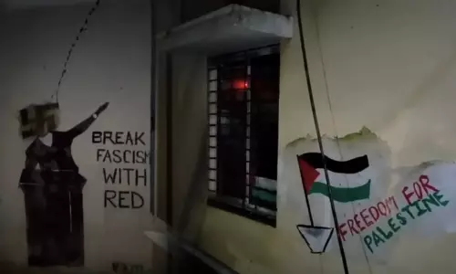 ജാദവ്പൂർ സർവകലാശാലയിലെ ‘ഫ്രീ ഫലസ്തീൻ’ ചുവരെഴുത്തിനെതിരെ സുവേന്ദു അധികാരി; അന്വേഷണത്തിന് നിർദേശം ജാദവ്പൂർ സർവകലാശാലയിലെ ‘ഫ്രീ ഫലസ്തീൻ’ ചുവരെഴുത്തിനെതിരെ സുവേന്ദു അധികാരി; അന്വേഷണത്തിന് നിർദേശം