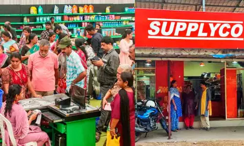 ഓണം വിപണിയിൽ സർവകാല റെക്കോഡിട്ട് സപ്ലൈകോ; 35 ദിവസം കൊണ്ട് വിറ്റുവരവ് 422 കോടി രൂപ ഓണം വിപണിയിൽ സർവകാല റെക്കോഡിട്ട് സപ്ലൈകോ; 35 ദിവസം കൊണ്ട് വിറ്റുവരവ് 422 കോടി രൂപ