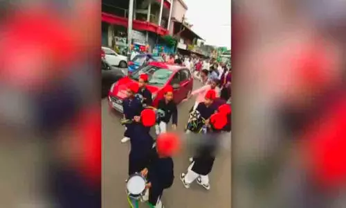 നബിദിന റാലിയിലേക്ക് കാർ പാഞ്ഞുകയറി; മൂന്ന് കുട്ടികൾക്ക് പരിക്ക്, മദ്യപസംഘം പിടിയിൽ