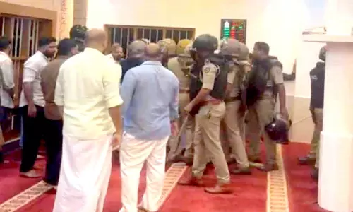 ‘മാടാക്കര പള്ളിയില് പൊലീസ് നടത്തിയത് അഴിഞ്ഞാട്ടം’; പൊലീസുകാര്ക്കെതിരെ നടപടിവേണമെന്ന് മുസ്ലിം ലീഗ് ‘മാടാക്കര പള്ളിയില് പൊലീസ് നടത്തിയത് അഴിഞ്ഞാട്ടം’; പൊലീസുകാര്ക്കെതിരെ നടപടിവേണമെന്ന് മുസ്ലിം ലീഗ്