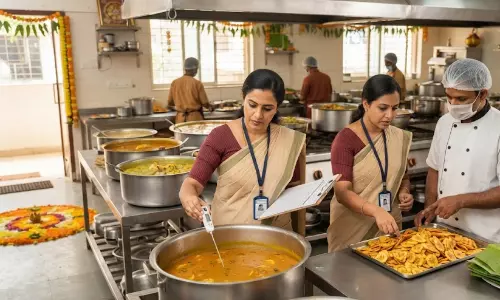ഓണാഘോഷം:നഗരത്തിൽ കാറ്ററിങ് യൂനിറ്റുകളിൽ പരിശോധന ഓണാഘോഷം:നഗരത്തിൽ കാറ്ററിങ് യൂനിറ്റുകളിൽ പരിശോധന