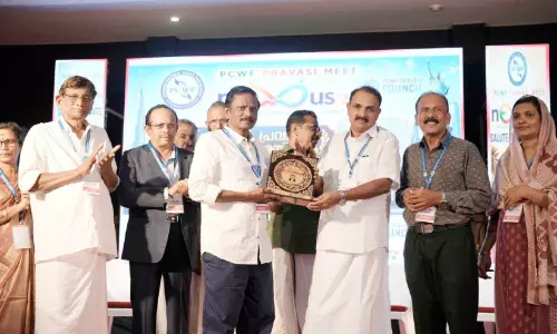 ഇ. ടി. ചന്ദ്രൻ എടപ്പാളിന് പൊൻ പ്രവാസി ശ്രേഷ്ഠ അവാർഡ് ലഭിച്ചു
