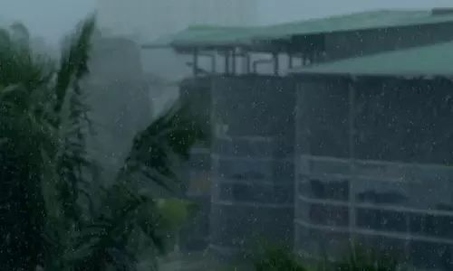 മഴയിൽ മുങ്ങി ഉത്രാടം; ഇന്ന് തിരുവോണം മഴയിൽ മുങ്ങി ഉത്രാടം; ഇന്ന് തിരുവോണം
