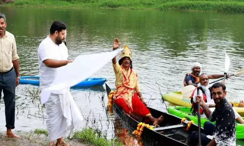 ലഹരിവിമുക്ത ഓണ സന്ദേശവുമായി കയാക്ക് റാലി