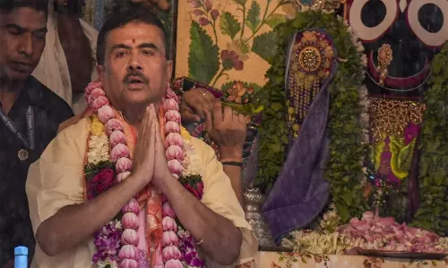 Durga Puja pandal preparation in Kolkata showcasing political themes and traditional art