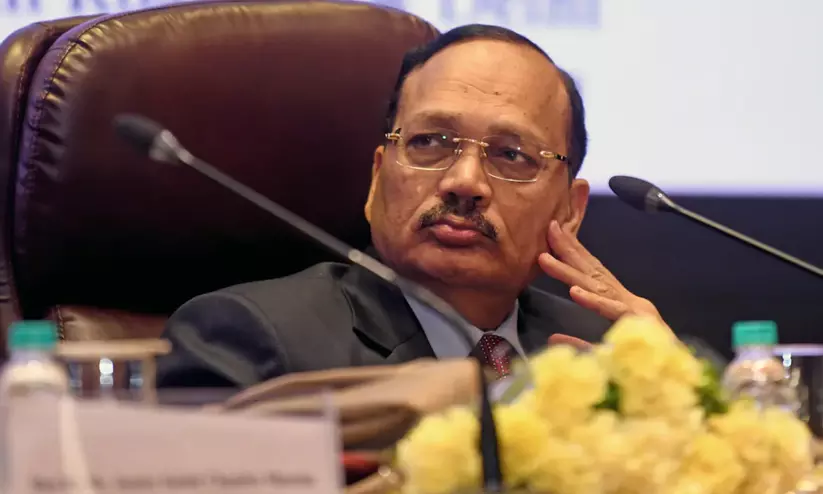 രാജസ്ഥാൻ ആക്ടിങ് ചീഫ് ജസ്റ്റിസിനെതിരായ പരാതി: വിഷയം കർശന നടപടിക്രമങ്ങളിലൂടെ കൈകാര്യം ചെയ്യുമെന്ന് സുപ്രീം കോടതി ചീഫ് ജസ്റ്റിസ് രാജസ്ഥാൻ ആക്ടിങ് ചീഫ് ജസ്റ്റിസിനെതിരായ പരാതി: വിഷയം കർശന നടപടിക്രമങ്ങളിലൂടെ കൈകാര്യം ചെയ്യുമെന്ന് സുപ്രീം കോടതി ചീഫ് ജസ്റ്റിസ്