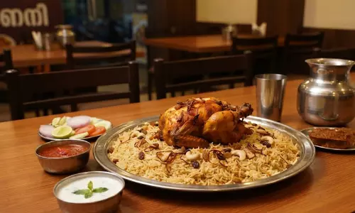 റൈസ് അധികം ചോദിച്ചു; ഹോട്ടലിൽ മന്തി കഴിക്കാനെത്തിയ വിദ്യാർഥികൾക്ക് ക്രൂരമർദനം, ഉടമയടക്കം മൂന്ന് പേർ കസ്റ്റഡിയിൽ റൈസ് അധികം ചോദിച്ചു; ഹോട്ടലിൽ മന്തി കഴിക്കാനെത്തിയ വിദ്യാർഥികൾക്ക് ക്രൂരമർദനം, ഉടമയടക്കം മൂന്ന് പേർ കസ്റ്റഡിയിൽ