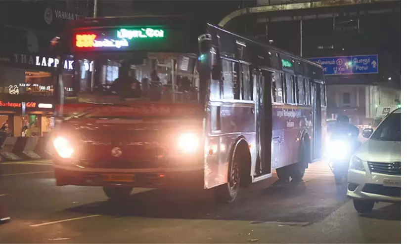 രാത്രി മുക്കത്തെത്താൻ ബസില്ല, യാത്രക്കാർ ദുരിതത്തിൽ രാത്രി മുക്കത്തെത്താൻ ബസില്ല, യാത്രക്കാർ ദുരിതത്തിൽ