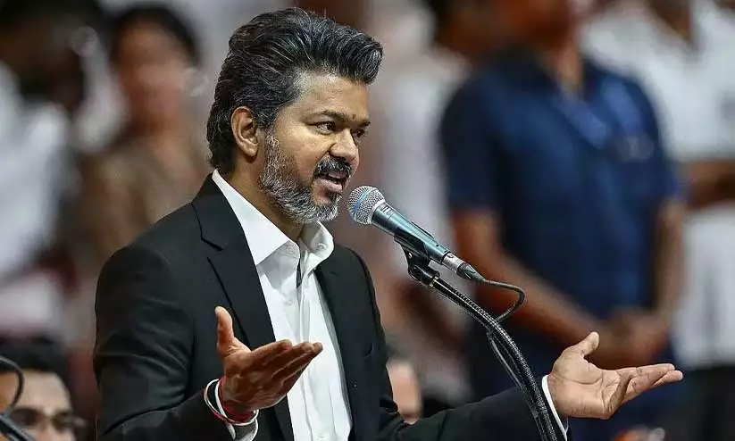 നാളത്തെ പ്രധാനമന്ത്രി വിജയ്; തമിഴ്നാട്ടിൽ പോസ്റ്ററുകൾ; ഫാൻസ് മനോഭാവം മാറിയിട്ടില്ലെന്ന് കോൺഗ്രസ് നാളത്തെ പ്രധാനമന്ത്രി വിജയ്; തമിഴ്നാട്ടിൽ പോസ്റ്ററുകൾ; ഫാൻസ് മനോഭാവം മാറിയിട്ടില്ലെന്ന് കോൺഗ്രസ്