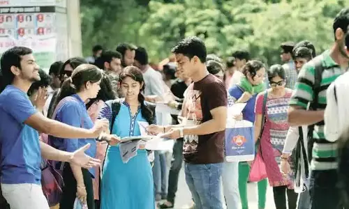 വിദ്യാര്ഥികളുടെ പ്രശ്നങ്ങൾ പ0ിക്കാൻ അഞ്ചംഗ ഉപസമിതി വിദ്യാര്ഥികളുടെ പ്രശ്നങ്ങൾ പ0ിക്കാൻ അഞ്ചംഗ ഉപസമിതി