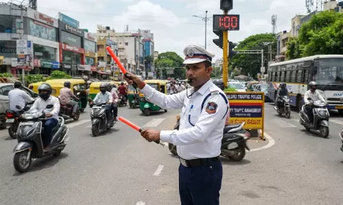 ഒരു ദിവസത്തേക്ക് ട്രാഫിക് പൊലീസ് ആവാം ഒരു ദിവസത്തേക്ക് ട്രാഫിക് പൊലീസ് ആവാം