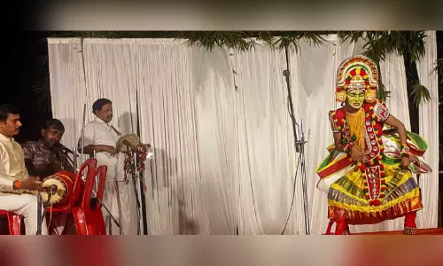 ന​ബി​ദി​നം, തി​രു​വോ​ണം, അ​യ്യ​ൻ​കാ​ളി ജ​യ​ന്തി, ച​ത​യ​ദി​നം; ആ​ഘോ​ഷ​നി​റ​വി​ൽ നാ​ട്
