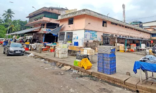 കച്ചവടക്കാരെ പൂർണമായും ഒഴിപ്പിക്കാനായില്ല; ഷോപ്പിങ് മാൾ പദ്ധതി നഷ്ടമാകുമെന്ന് ആശങ്ക