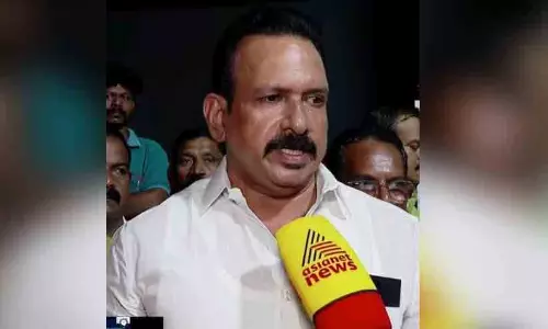congress-suspends-chendi-anil-blocking-kerala-cm-convoy