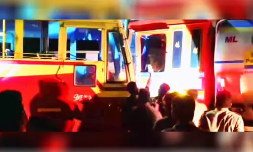 വട്ടപ്പാറ അപകടത്തിൽ പരിക്കേറ്റത് 22 പേര്ക്ക്; രക്ഷപ്പെട്ടത് തലനാരിഴക്ക് വട്ടപ്പാറ അപകടത്തിൽ പരിക്കേറ്റത് 22 പേര്ക്ക്; രക്ഷപ്പെട്ടത് തലനാരിഴക്ക്