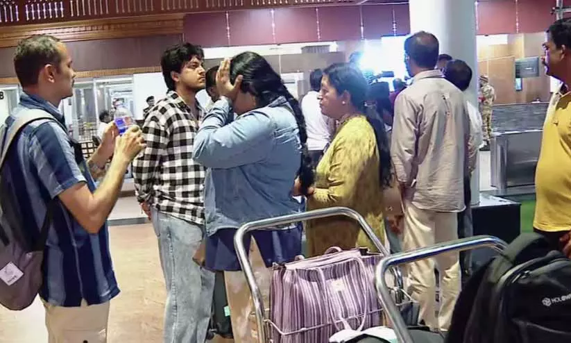 പ്ലാനിലില്ലാത്ത ബുദ്ധക്ഷേത്ര യാത്രയാവാം ഞങ്ങളെ രക്ഷപ്പെടുത്തിയത്; നേപ്പാൾ ദുരന്തത്തിന്റെ നടുക്കം വിട്ടുമാറാതെ തിരിച്ചെത്തിയ മലയാളികൾ പ്ലാനിലില്ലാത്ത ബുദ്ധക്ഷേത്ര യാത്രയാവാം ഞങ്ങളെ രക്ഷപ്പെടുത്തിയത്; നേപ്പാൾ ദുരന്തത്തിന്റെ നടുക്കം വിട്ടുമാറാതെ തിരിച്ചെത്തിയ മലയാളികൾ