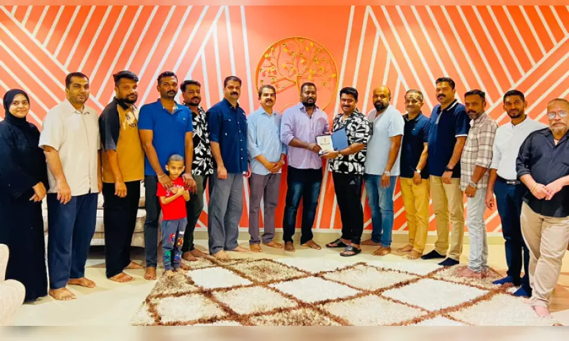 റോജി ജോണിന് നിയാർക്ക് ബഹ്റൈൻ യാത്രയയപ്പ് നൽകി റോജി ജോണിന് നിയാർക്ക് ബഹ്റൈൻ യാത്രയയപ്പ് നൽകി