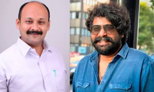 ഞങ്ങൾ തമ്മിലൊരു കടം ഉണ്ടായിരുന്നു; പഴയ വാക്പോരുകൾ മറന്ന് ഷിയാസ് എം.എൽ.എയുടെ വേദിയിൽ അതിഥിയായി ജോജു ജോർജ് ഞങ്ങൾ തമ്മിലൊരു കടം ഉണ്ടായിരുന്നു; പഴയ വാക്പോരുകൾ മറന്ന് ഷിയാസ് എം.എൽ.എയുടെ വേദിയിൽ അതിഥിയായി ജോജു ജോർജ്