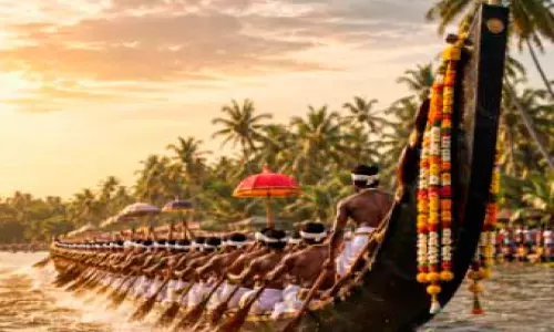 ഭക്തിനിറവിൽ ഇന്ന് ആറന്മുളയിൽ ഉത്രട്ടാതി  ജലമേള; അണിനിരക്കുന്നത് 51 പള്ളിയോടങ്ങൾ