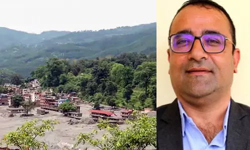 ഒറ്റ ഫോൺ കോൾ; 1,643 കുട്ടികളുടെ ജീവനുകൾ രക്ഷിച്ച് പ്രധാന അധ്യാപകൻ