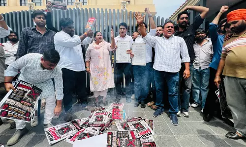 Indian Youth Congress (IYC) activists protesting outside RSS office and burning copies of Manusmriti. Indian Youth Congress (IYC) activists protesting outside RSS office and burning copies of Manusmriti.