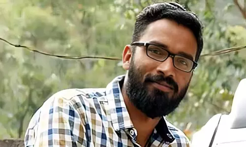 കൊലയാളിയിൽ നിന്ന് സമ്മാനം വാങ്ങില്ല: ശ്രീറാം വെങ്കിട്ട രാമനിൽ നിന്ന് പുരസ്കാരം വാങ്ങാൻ വിസമ്മതിച്ച് പ്രതിഷേധം