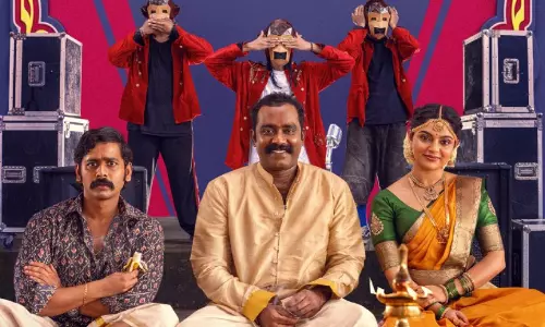 ഗോലു ഗോലു ഗോലുമാല ആടി കറങ്ങി!: വിചിത്ര മുഹൂർത്തങ്ങളുമായി ധൂമകേതുവിലെ ചിരഞ്ജീവി ഗാനം പുറത്ത്