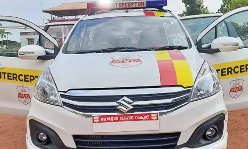 കൈമടക്കിന് മൂക്കുകയറിടാൻ മോട്ടോർ വാഹനവകുപ്പ്; സേവനങ്ങൾക്ക് ആധാർ നിർബന്ധമാക്കുന്നു കൈമടക്കിന് മൂക്കുകയറിടാൻ മോട്ടോർ വാഹനവകുപ്പ്; സേവനങ്ങൾക്ക് ആധാർ നിർബന്ധമാക്കുന്നു