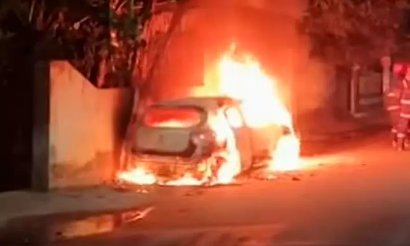 വെങ്ങാനൂരിൽ ഓടിക്കൊണ്ടിരുന്ന കാറിന് തീപിടിച്ച് യുവാവ് വെന്തുമരിച്ചു; മരിച്ചത് ഏറ്റുമാനൂർ സ്വദേശി വെങ്ങാനൂരിൽ ഓടിക്കൊണ്ടിരുന്ന കാറിന് തീപിടിച്ച് യുവാവ് വെന്തുമരിച്ചു; മരിച്ചത് ഏറ്റുമാനൂർ സ്വദേശി