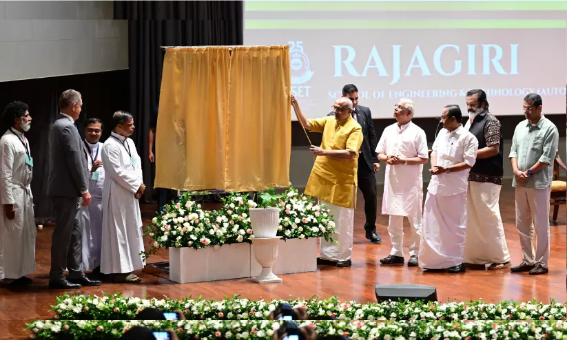 പ്രവാസികളുടെ മടക്കക്കുടിയേറ്റത്തിനും തൊഴിലവസരങ്ങൾക്കും കേരളം ഹൈടെക് വ്യവസായങ്ങളിൽ ശ്രദ്ധ കേന്ദ്രീകരിക്കണം -ഉപരാഷ്ട്രപതി പ്രവാസികളുടെ മടക്കക്കുടിയേറ്റത്തിനും തൊഴിലവസരങ്ങൾക്കും കേരളം ഹൈടെക് വ്യവസായങ്ങളിൽ ശ്രദ്ധ കേന്ദ്രീകരിക്കണം -ഉപരാഷ്ട്രപതി
