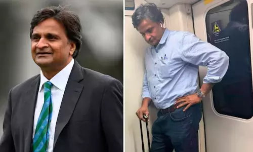 പ്രശസ്തിയുടെ കൊടുമുടിയിലും ലാളിത്യം; മെട്രോയിൽ യാത്ര ചെയ്യുന്ന ജവഗൽ ശ്രീനാഥിന്റെ ചിത്രം വൈറൽ