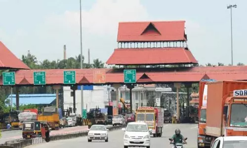 കാറുകൾക്ക് ഒരുഭാഗത്തേക്ക് 100, ബസുകള്ക്ക് 345; പാലിയേക്കര ടോൾ പ്ലാസയിലെ നിരക്ക് ഉയർത്താൻ തീരുമാനം കാറുകൾക്ക് ഒരുഭാഗത്തേക്ക് 100, ബസുകള്ക്ക് 345; പാലിയേക്കര ടോൾ പ്ലാസയിലെ നിരക്ക് ഉയർത്താൻ തീരുമാനം