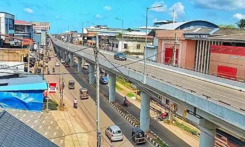 വേ​ങ്ങ​ര​യി​ലെ ഗ​താ​ഗ​ത​ക്കു​രു​ക്കി​ന് പ​രി​ഹാ​ര​മാ​കു​ന്നു; ആ​കാ​ശ​പ്പാ​ത​യുടെ മാപ്പിങ് സ​ർ​വേക്ക് തു​ട​ക്കം