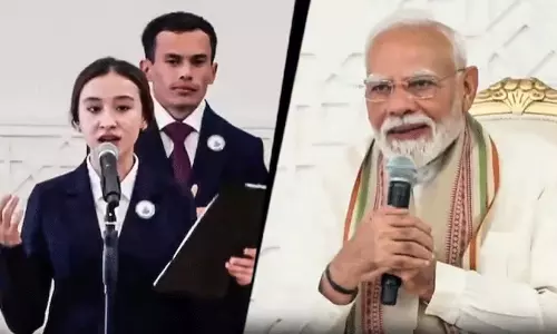 ഹിന്ദിയിൽ മോദിയുടെ കവിതകൾ ചൊല്ലി ഉസ്ബെക്ക് വിദ്യാർത്ഥികൾ; വികാരാധീനനായി പ്രധാനമന്ത്രി ഹിന്ദിയിൽ മോദിയുടെ കവിതകൾ ചൊല്ലി ഉസ്ബെക്ക് വിദ്യാർത്ഥികൾ; വികാരാധീനനായി പ്രധാനമന്ത്രി