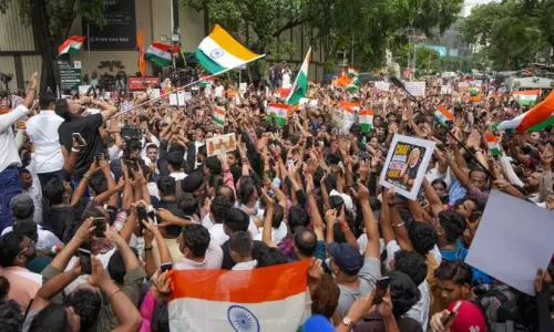 നീറ്റ് പ്രതിഷേധക്കാർക്കെതിരായ എഫ്.ഐ.ആറുകൾ റദ്ദാക്കാൻ കേന്ദ്രം; സുപ്രീം കോടതിയെ സമീപിച്ചു