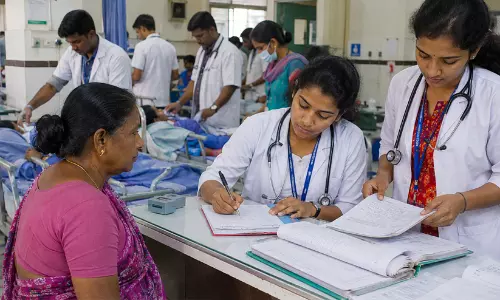 വിദേശത്ത് മെഡിക്കൽ പഠിച്ചവർക്ക് ആശ്വാസം: നാട്ടിൽ ഇന്‍റേൺഷിപ്പിന് ഫീസ് ഈടാക്കരുത്, സ്​റ്റൈപ്പന്‍റിന്​ അർഹരെന്ന്​​ ഹൈകോടതി