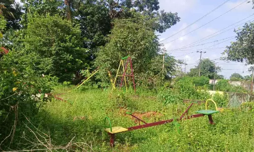 അധികൃതരുടെ അവഗണന; കുട്ടികളുടെ പാർക്ക് കാടുകയറി നശിക്കുന്നു