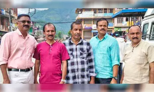 കൺമുന്നിൽ കണ്ടത് ഭീകര ദൃശ്യങ്ങൾ, നേപ്പാളിൽനിന്ന് അവർ തിരിച്ചെത്തി കൺമുന്നിൽ കണ്ടത് ഭീകര ദൃശ്യങ്ങൾ, നേപ്പാളിൽനിന്ന് അവർ തിരിച്ചെത്തി