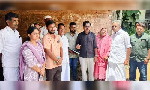 പേട്ട പാലം അപകടാവസ്ഥയിൽ; പൊതുമരാമത്ത് വകുപ്പിനോട് റിപ്പോർട്ട് തേടി എം.എൽ.എ പേട്ട പാലം അപകടാവസ്ഥയിൽ; പൊതുമരാമത്ത് വകുപ്പിനോട് റിപ്പോർട്ട് തേടി എം.എൽ.എ
