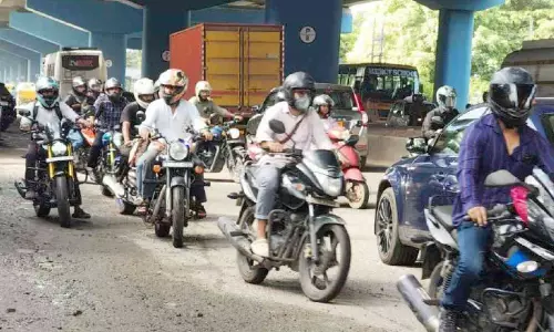 ട്രാഫിക് നിയമലംഘനം; അരൂരിൽ അപകടങ്ങൾ പതിവാകുന്നു ട്രാഫിക് നിയമലംഘനം; അരൂരിൽ അപകടങ്ങൾ പതിവാകുന്നു