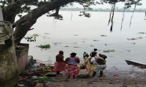 Water crisis and dry containers in Cossipore Jyotinagar slum in Kolkata.