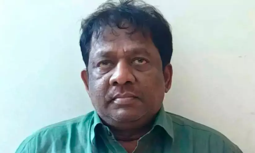 അന്വേഷണ ഉദ്യോഗസ്ഥ വേഷത്തിൽ തട്ടിപ്പ്: മലയാളി അറസ്റ്റിൽ അന്വേഷണ ഉദ്യോഗസ്ഥ വേഷത്തിൽ തട്ടിപ്പ്: മലയാളി അറസ്റ്റിൽ