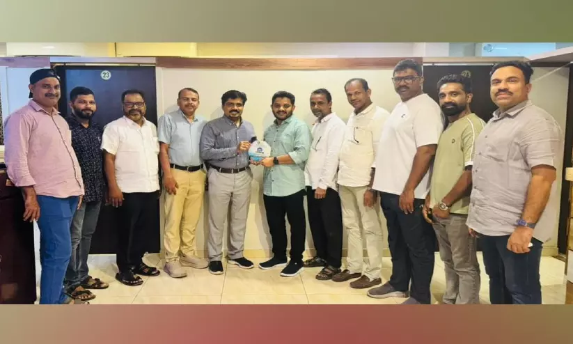 യാത്രയയപ്പ് നൽകി യാത്രയയപ്പ് നൽകി