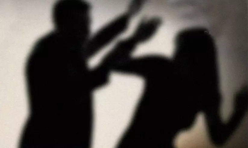 15 വർഷത്തെ നിയമപോരാട്ടത്തിന് വിരാമം: ലോക്കപ്പ് മർദനത്തിൽ മുൻ സി.ഐക്കെതിരെ കേസ് 15 വർഷത്തെ നിയമപോരാട്ടത്തിന് വിരാമം: ലോക്കപ്പ് മർദനത്തിൽ മുൻ സി.ഐക്കെതിരെ കേസ്