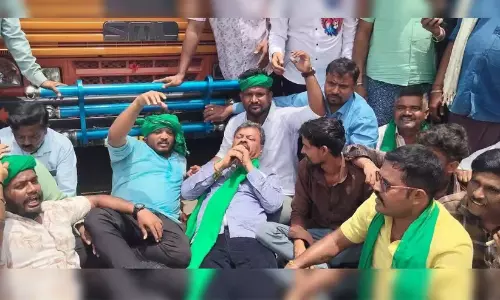 BJP workers burning tyres in Davanagere protesting against Karnataka governments Gutka ban. BJP workers burning tyres in Davanagere protesting against Karnataka governments Gutka ban.