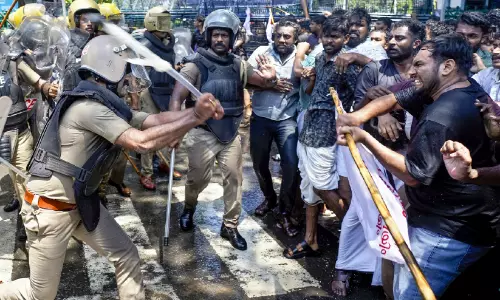 എസ്.എഫ്.ഐ മാർച്ചിൽ സംഘർഷം; പൊലീസ് ലാത്തിവീശി