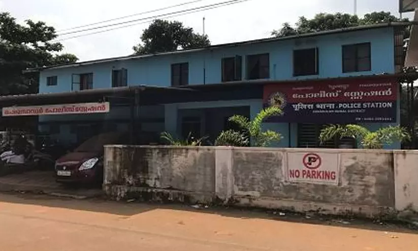 ഒഴിവില്ലാത്ത പണിയാണ് സാറേ...! കേസുകളേറെ, പൊലീസ് കുറവും; പെരുമ്പാവൂര് സ്റ്റേഷന് പ്രവര്ത്തനം അവതാളത്തില് ഒഴിവില്ലാത്ത പണിയാണ് സാറേ...! കേസുകളേറെ, പൊലീസ് കുറവും; പെരുമ്പാവൂര് സ്റ്റേഷന് പ്രവര്ത്തനം അവതാളത്തില്