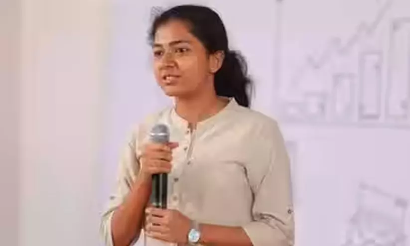 ആറാം വയസിൽ സ്വയം നിർമിച്ച വെബ്സൈറ്റ്, പതിനൊന്നാം വയസിൽ സിഇഒ; കമ്പ്യൂട്ടറിനു മുന്നിലെ കൊച്ചുപെൺകുട്ടിയിൽ നിന്ന് സംരംഭകയിലേക്ക് ആറാം വയസിൽ സ്വയം നിർമിച്ച വെബ്സൈറ്റ്, പതിനൊന്നാം വയസിൽ സിഇഒ; കമ്പ്യൂട്ടറിനു മുന്നിലെ കൊച്ചുപെൺകുട്ടിയിൽ നിന്ന് സംരംഭകയിലേക്ക്