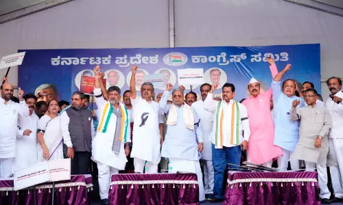 ക​ർ​ണാ​ട​ക കോ​ൺ​ഗ്ര​സ് പ്ര​തി​ഷേ​ധി​ച്ചു