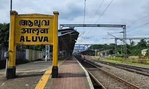 യാത്രക്കാരിയെ ടി.ടി.ഇ ഇറക്കിവിട്ടു, റെയിൽവെ രണ്ടുലക്ഷം നഷ്ടപരിഹാരം നൽകണമെന്ന് ഉത്തരവ്